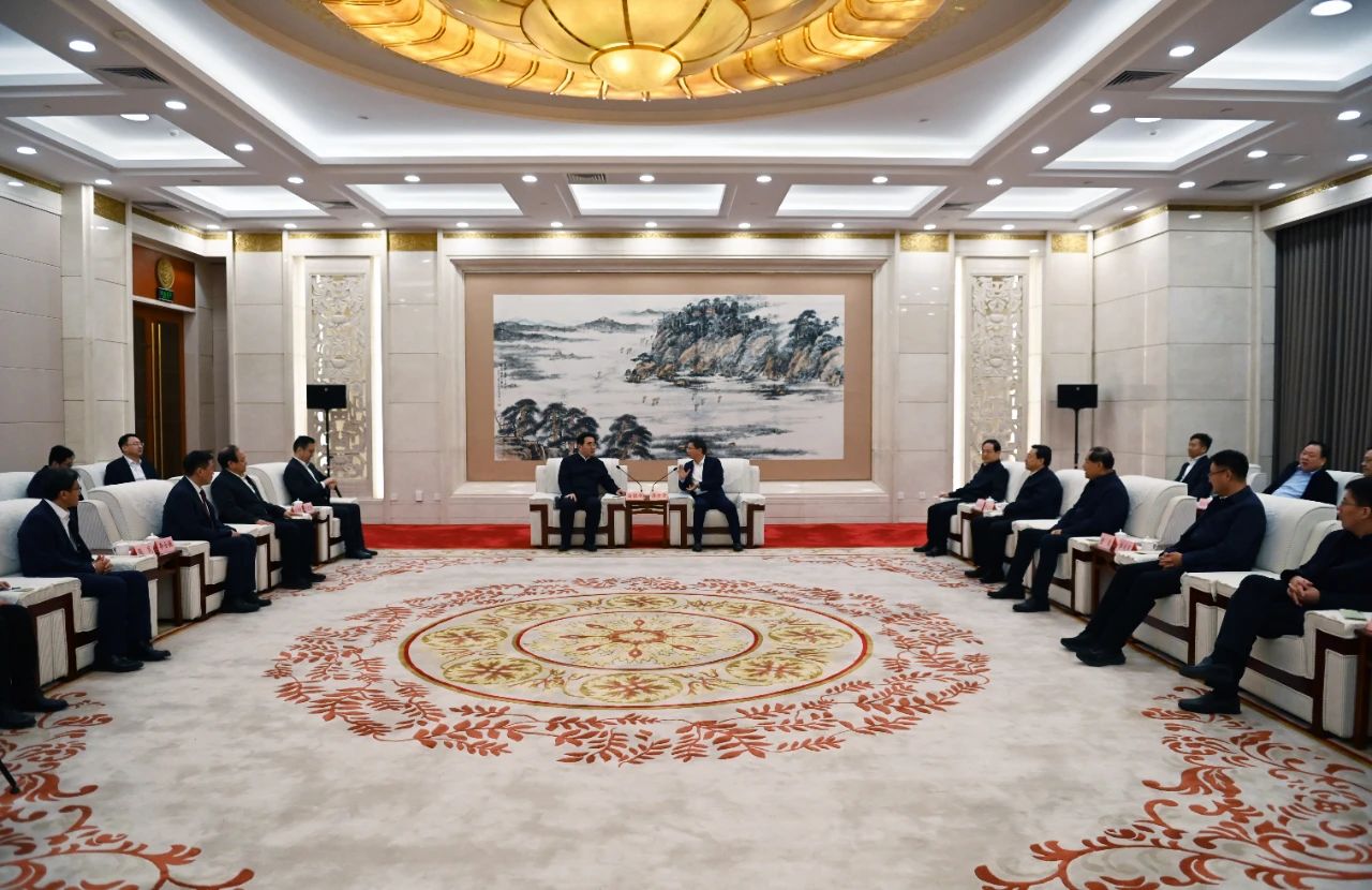 濟(jì)寧市委書記溫金榮，市委副書記、代市長張海波會見滿慎剛一行